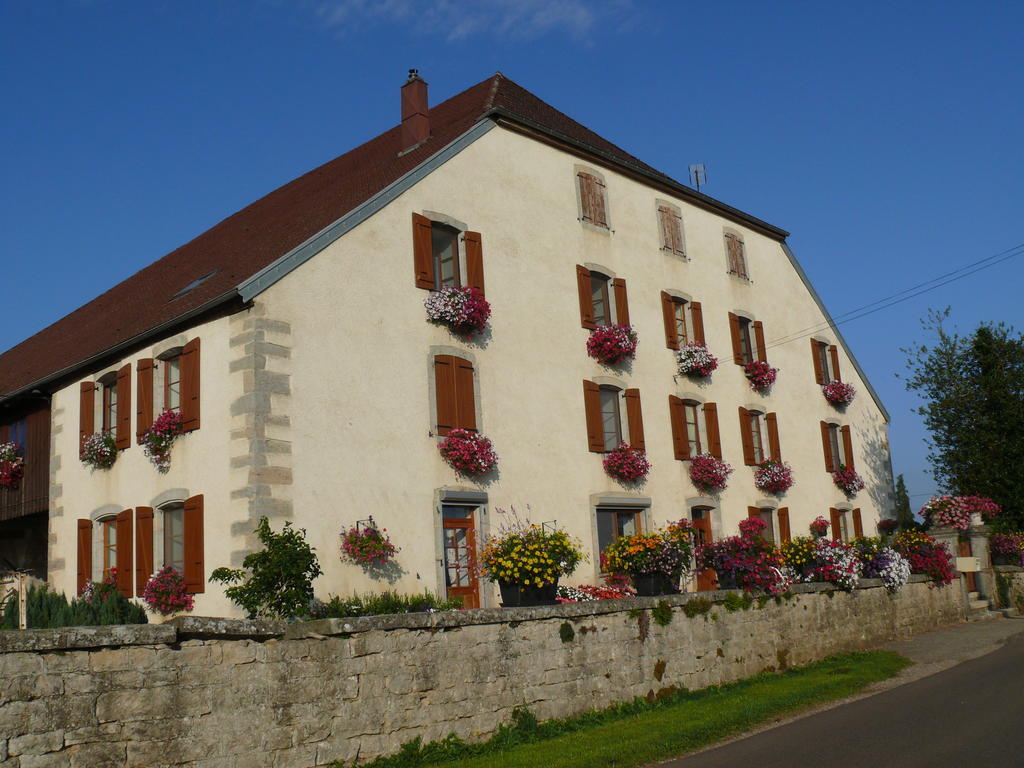 Chilly-sur-Salins Le P'Tit Bonheur Bed & Breakfast エクステリア 写真